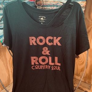 Idyllwind Miranda Lambert/ X-Large/woman distressed tee/ never worn